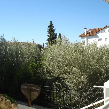 3 Bds-5min. Walk To The Τολό