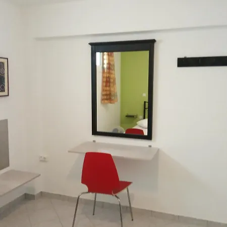 Apartment 3 Bds-5min. Walk To The