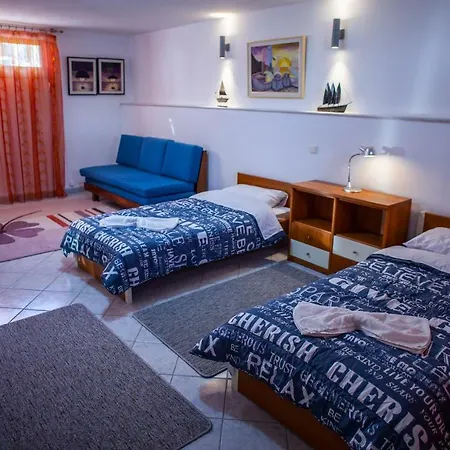 Apartment 3 Bds-5min. Walk To The Tolo